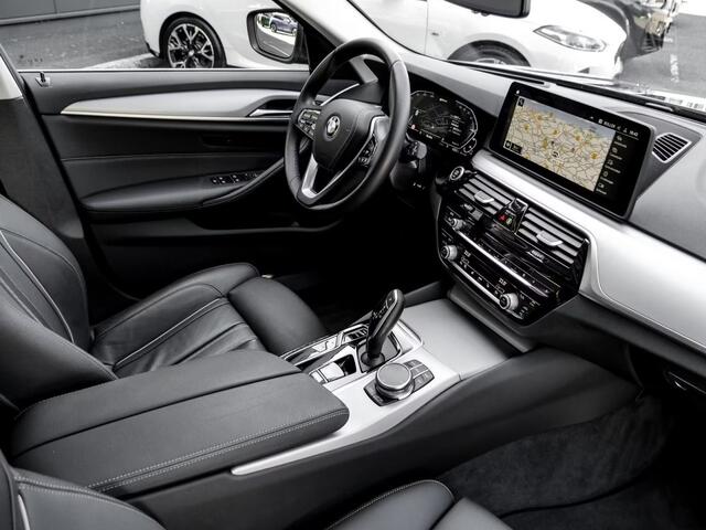 BMW 5-SERIE Touring 530e ** LASER, NAVI+, DAKOTA LEDER, PANORAMA, HuD, KEYLESS, MEM, 38.5k onder NP ** 1e EIG - UNFALLFREI - BMW GAR ** ** INFORMEER OOK NAAR ONZE AANTREKKELIJKE FINANCIAL-LEASE TARIEVEN **