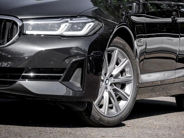 BMW 5-SERIE Touring 530e ** LASER, NAVI+, DAKOTA LEDER, PANORAMA, HuD, KEYLESS, MEM, 38.5k onder NP ** 1e EIG - UNFALLFREI - BMW GAR ** ** INFORMEER OOK NAAR ONZE AANTREKKELIJKE FINANCIAL-LEASE TARIEVEN **