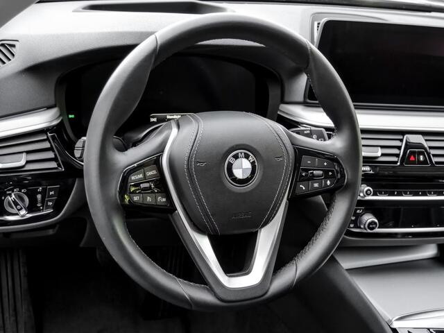 BMW 5-SERIE Touring 530e ** LASER, NAVI+, DAKOTA LEDER, PANORAMA, HuD, KEYLESS, MEM, 38.5k onder NP ** 1e EIG - UNFALLFREI - BMW GAR ** ** INFORMEER OOK NAAR ONZE AANTREKKELIJKE FINANCIAL-LEASE TARIEVEN **