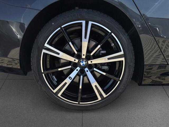 BMW 5-SERIE Touring 550e xDrive M-SPORT ** PANORAMA, IVORY LEDER, TREKH, 20-inch LMV, ADAPT. CRUISE ** 1e EIG - UNGALLFREI - Ex. BMW ** ** INFORMEER OOK NAAR ONZE AANTREKKELIJKE FINANCIAL-LEASE TARIEVEN **