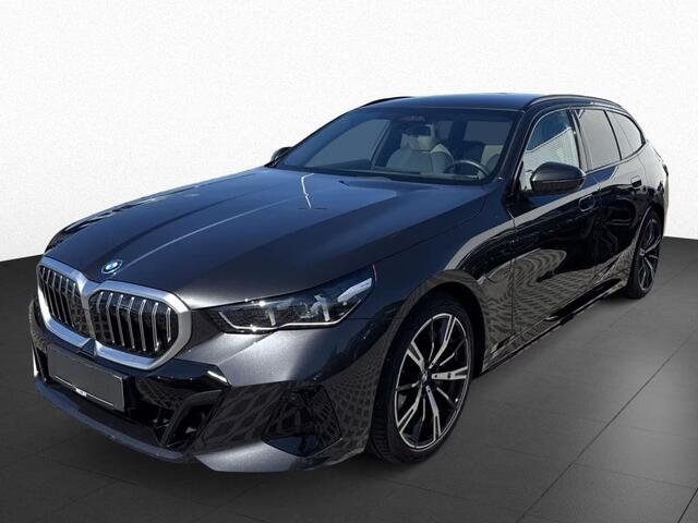 BMW 5-SERIE Touring 550e xDrive M-SPORT ** PANORAMA, IVORY LEDER, TREKH, 20-inch LMV, ADAPT. CRUISE ** 1e EIG - UNGALLFREI - Ex. BMW ** ** INFORMEER OOK NAAR ONZE AANTREKKELIJKE FINANCIAL-LEASE TARIEVEN **