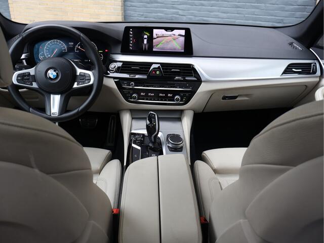 BMW 5-SERIE Touring 520i M Sport | 20" Individual 759i | Pano | HUD | Harman/Kardon | Leder |