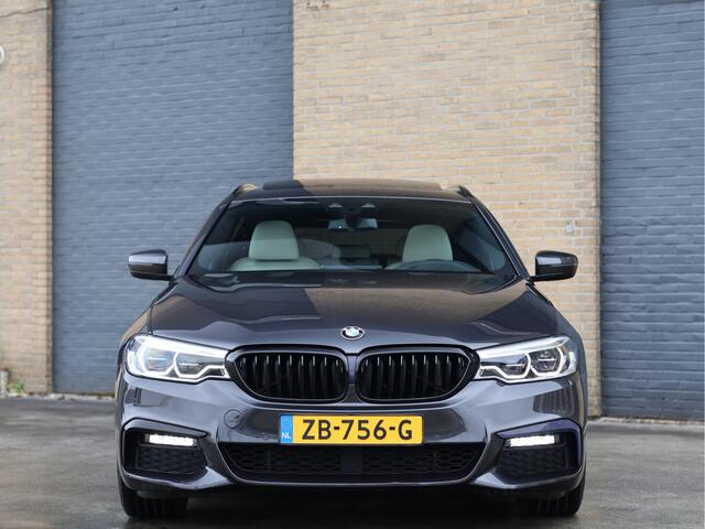 BMW 5-SERIE Touring 520i M Sport | 20" Individual 759i | Pano | HUD | Harman/Kardon | Leder |