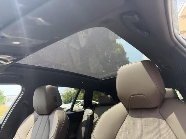 BMW 5-SERIE Touring 550e xDrive M-SPORT ** PANORAMA, BRUIN LEDER, TREKH, 20-inch LMV, ADAPT. CRUISE ** 1e EIG - UNGALLFREI - Ex. BMW ** ** INFORMEER OOK NAAR ONZE AANTREKKELIJKE FINANCIAL-LEASE TARIEVEN **