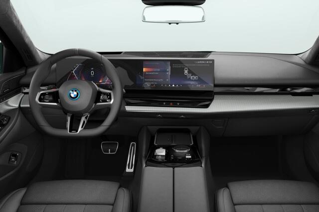 BMW 5-SERIE Sedan 530e M Sport Pro Edition | M Sportpakket Pro | Innovation Pack | Travel Pack | Comfort Pack