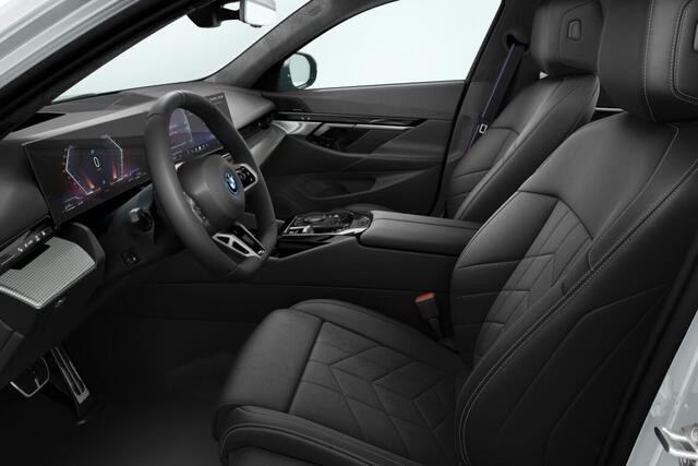 BMW 5-SERIE Sedan 530e M Sport Pro Edition | M Sportpakket Pro | Innovation Pack | Travel Pack | Comfort Pack