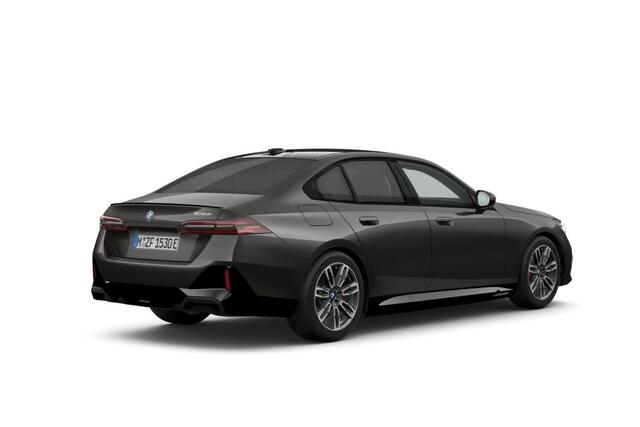 BMW 5-SERIE Sedan 530e M Sport Pro Edition | M Sportpakket Pro | Innovation Pack | Travel Pack | Comfort Pack