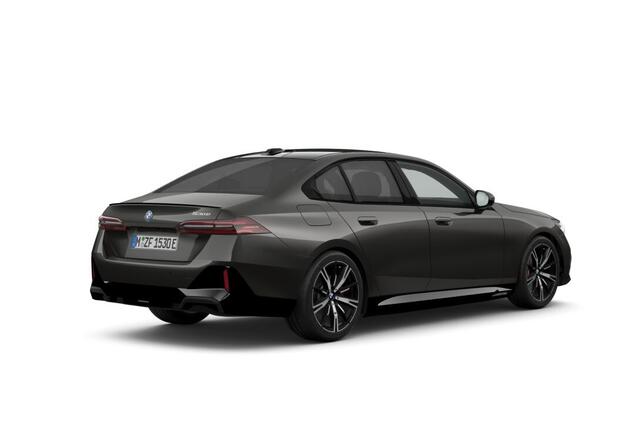 BMW 5-SERIE Sedan 530e M Sport Edition | M Sportpakket Pro | Innovation Pack | Travel Pack | Comfort Pack