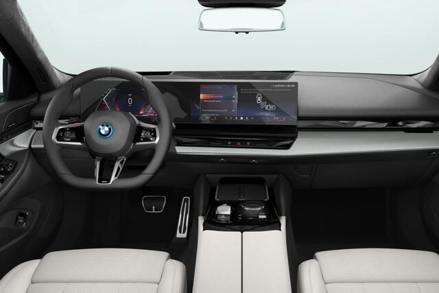 BMW 5-SERIE Sedan 530e M Sport Edition | M Sportpakket Pro | Innovation Pack | Travel Pack | Comfort Pack