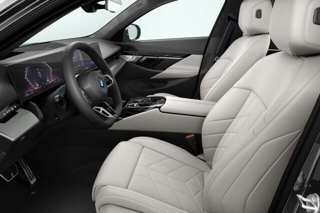 BMW 5-SERIE Sedan 530e M Sport Edition | M Sportpakket Pro | Innovation Pack | Travel Pack | Comfort Pack