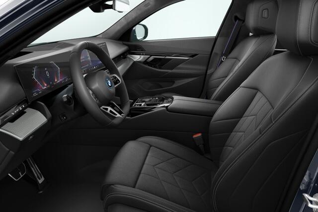 BMW 5-SERIE Sedan 530e M Sport Edition | M Sportpakket Pro | Innovation Pack | Travel Pack | Comfort Pack