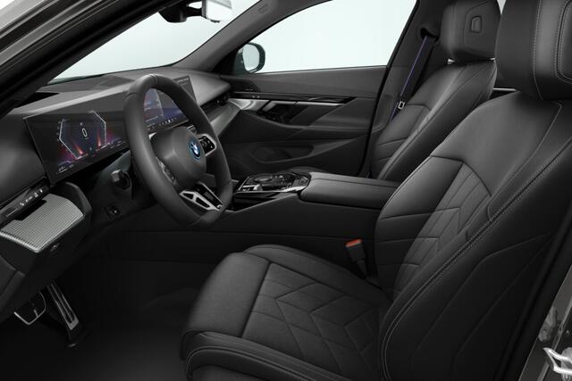 BMW 5-SERIE Sedan 530e M Sport Edition | M Sportpakket Pro | Innovation Pack | Travel Pack | Comfort Pack