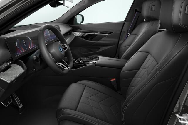 BMW 5-SERIE Sedan 530e M Sport Edition | M Sportpakket Pro | Innovation Pack | Travel Pack | Comfort Pack