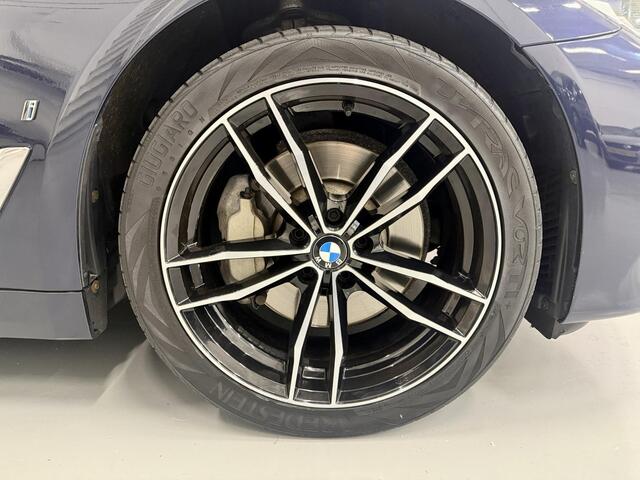 BMW 5-SERIE 530e iPerformance High Executive 18'' LMV / Pano / Leer