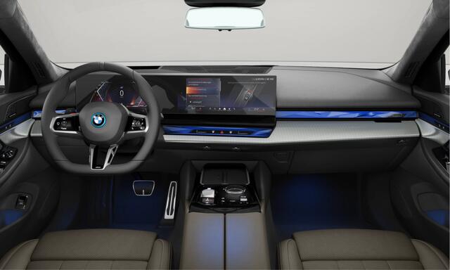 BMW 5-SERIE Touring 550e xDrive - M-Sport Pro - Comfortzetels - Pano - Trekhaak - Head-up