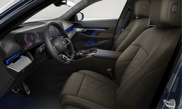BMW 5-SERIE Touring 550e xDrive - M-Sport Pro - Comfortzetels - Pano - Trekhaak - Head-up