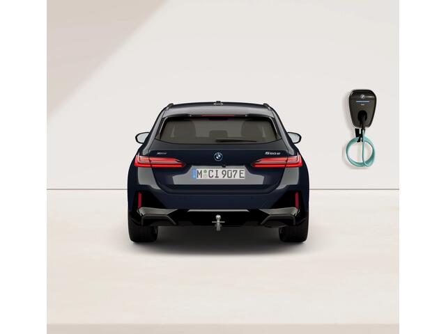 BMW 5-SERIE Touring 550e xDrive - M-Sport Pro - Comfortzetels - Pano - Trekhaak - Head-up