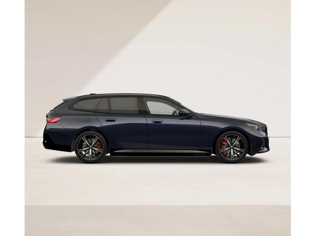 BMW 5-SERIE Touring 550e xDrive - M-Sport Pro - Comfortzetels - Pano - Trekhaak - Head-up