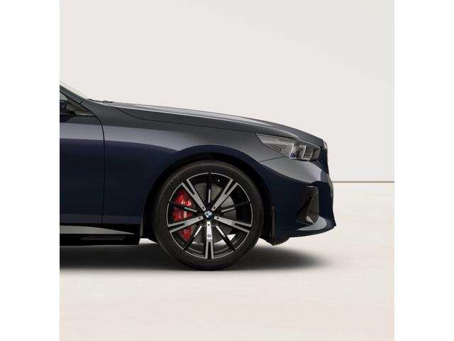 BMW 5-SERIE Touring 550e xDrive - M-Sport Pro - Comfortzetels - Pano - Trekhaak - Head-up