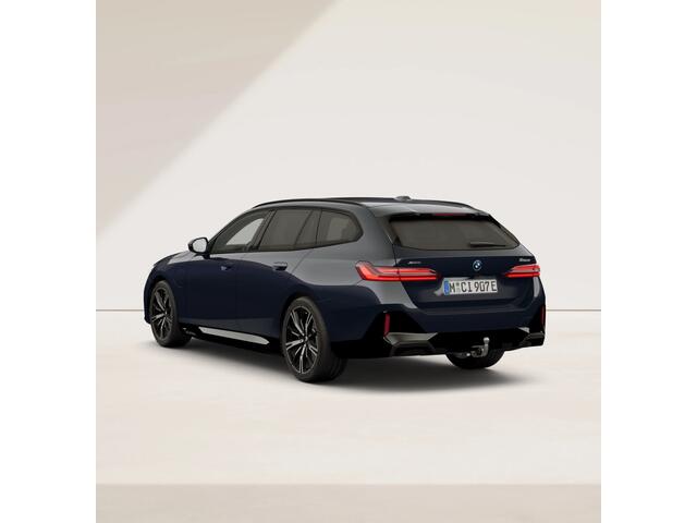 BMW 5-SERIE Touring 550e xDrive - M-Sport Pro - Comfortzetels - Pano - Trekhaak - Head-up