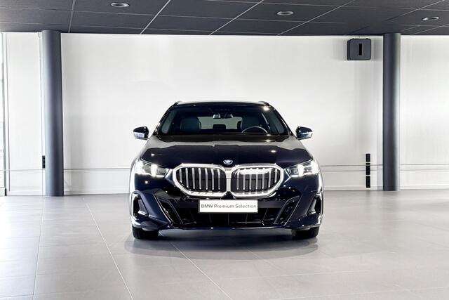 BMW 5-SERIE Touring 530e M Sport Edition | M Sport | Stoelventilatie | Head-Up Display | Harman Kardon | Trekhaak |