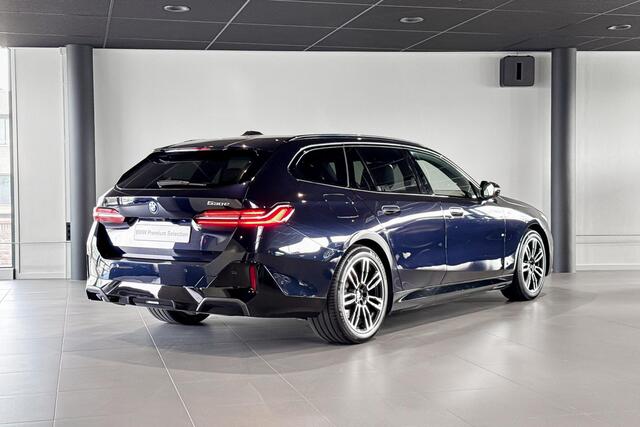 BMW 5-SERIE Touring 530e M Sport Edition | M Sport | Stoelventilatie | Head-Up Display | Harman Kardon | Trekhaak |