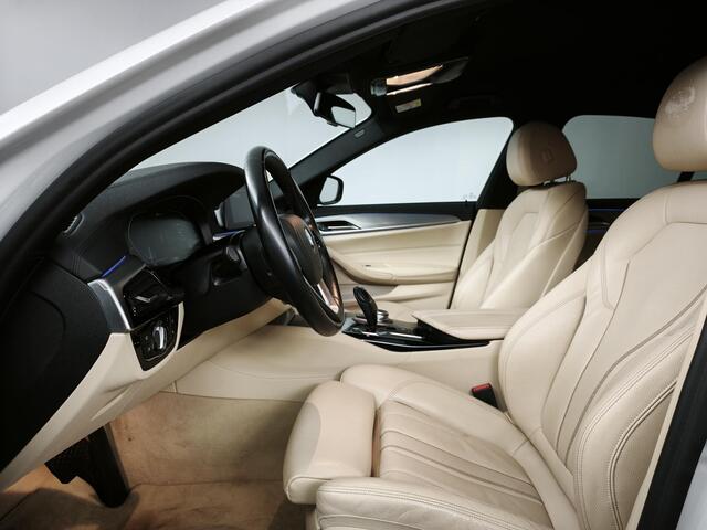 BMW 5-SERIE 530e iPerformance High Executive | Lederen bekleding | Achterruitrij Camera | Stoelverwarming