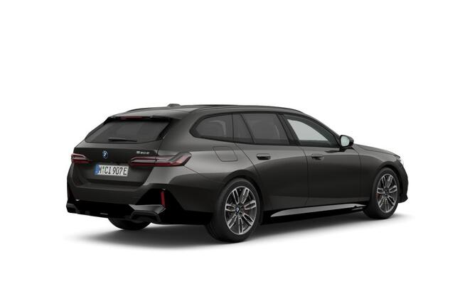 BMW 5-SERIE Touring 530e M Sport Pro Edition | M Sportpakket Pro | Innovation Pack | Travel Pack | Comfort Pack