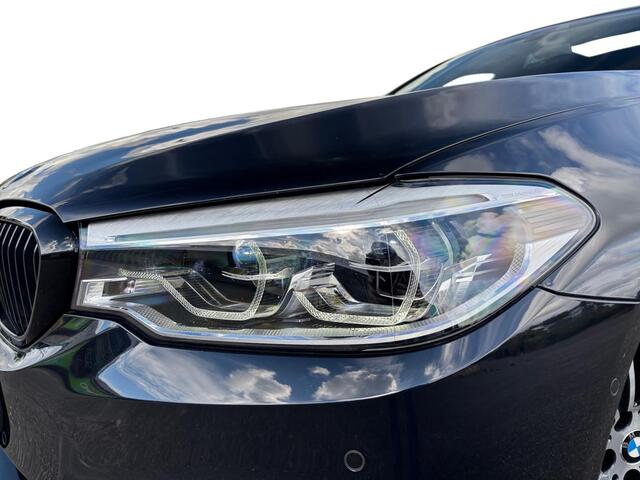 BMW 5-SERIE Touring 520i M-Sport ? Pano ? Trekhaak ? Camera