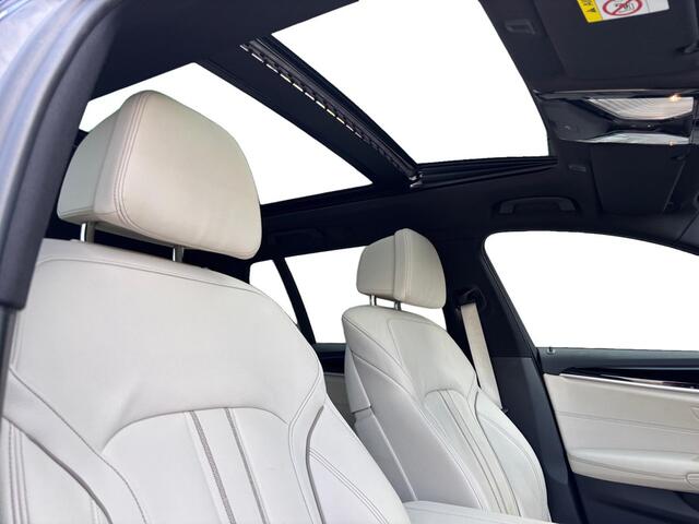BMW 5-SERIE Touring 520i M-Sport ? Pano ? Trekhaak ? Camera