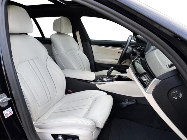 BMW 5-SERIE Touring 520i M-Sport ? Pano ? Trekhaak ? Camera