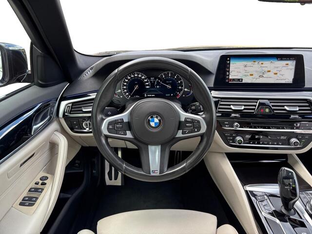 BMW 5-SERIE Touring 520i M-Sport ? Pano ? Trekhaak ? Camera