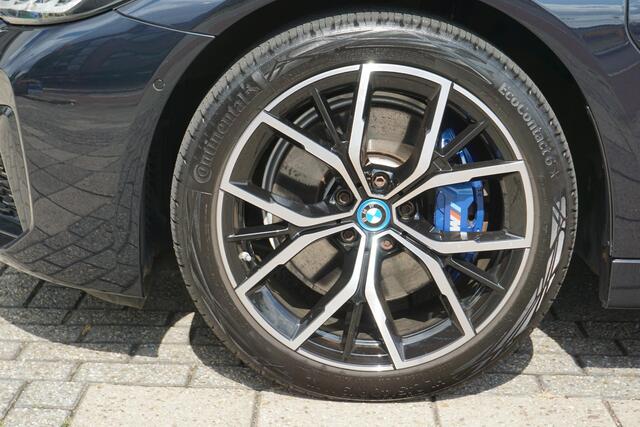 BMW 5-SERIE Touring 530e High Executive | M pakket | PANO | Laser