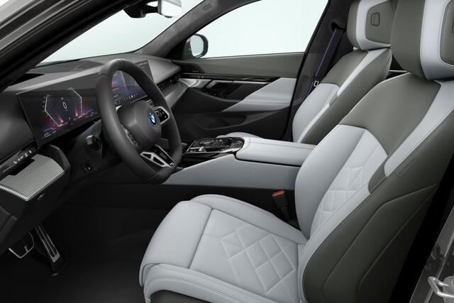 BMW 5-SERIE Touring 530e M Sport Pro Edition | M Sportpakket Pro | Innovation Pack | Travel Pack | Comfort Pack