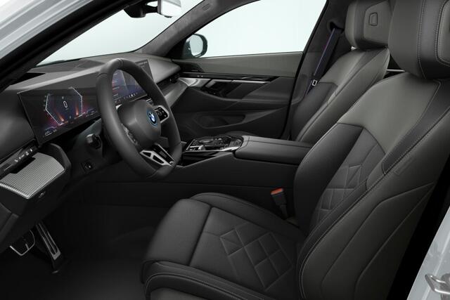 BMW 5-SERIE Touring 530e M Sport Pro Edition | M Sportpakket Pro | Innovation Pack | Travel Pack | Comfort Pack | Trekhaak