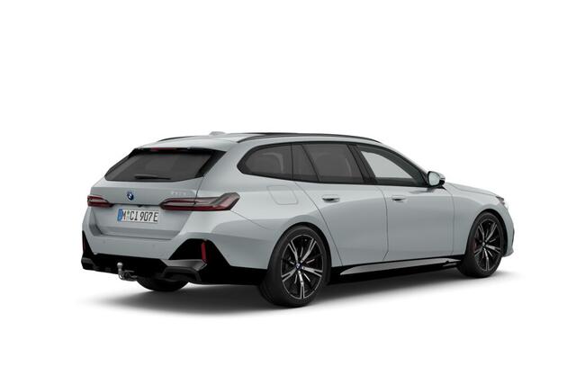 BMW 5-SERIE Touring 530e M Sport Pro Edition | M Sportpakket Pro | Innovation Pack | Travel Pack | Comfort Pack | Trekhaak