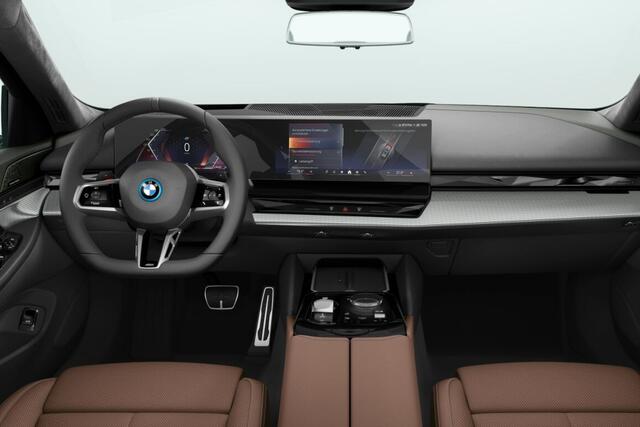 BMW 5-SERIE Touring 530e M Sport Pro Edition | M Sportpakket Pro | Innovation Pack | Travel Pack | Comfort Pack