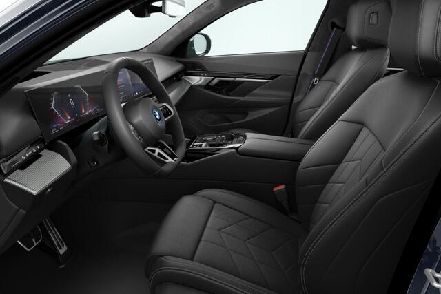 BMW 5-SERIE Touring 530e M Sport Pro Edition | M Sportpakket Pro | Innovation Pack | Travel Pack | Comfort Pack | Trekhaak