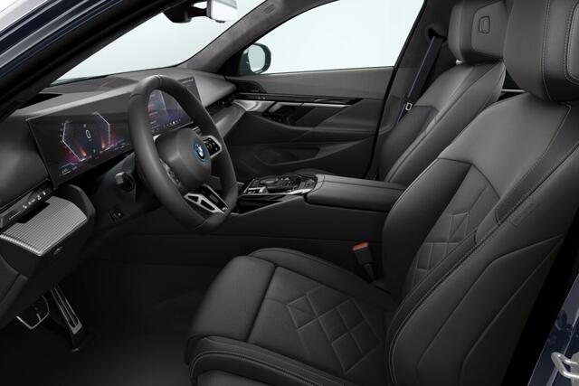 BMW 5-SERIE Touring 530e M Sport Pro Edition | M Sportpakket Pro | Innovation Pack | Travel Pack | Comfort Pack | Trekhaak