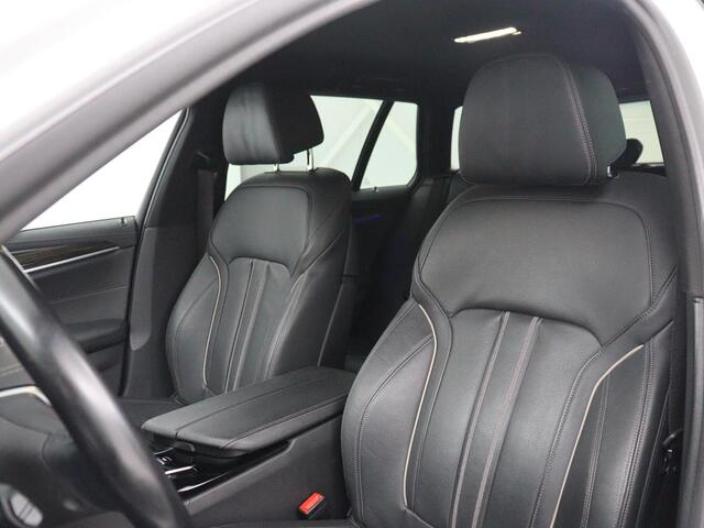 BMW 5-SERIE Touring 520i High Executive Edition | Leder | Elektrische stoelen | Stoelverwarming | Cruise control | Sfeer verlichting | Carplay | Climate control | Camera | Park assist | Trekhaak