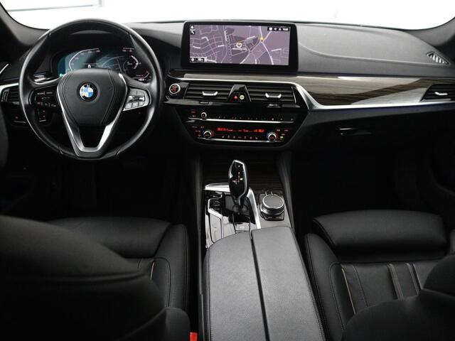 BMW 5-SERIE Touring 520i High Executive Edition | Leder | Elektrische stoelen | Stoelverwarming | Cruise control | Sfeer verlichting | Carplay | Climate control | Camera | Park assist | Trekhaak