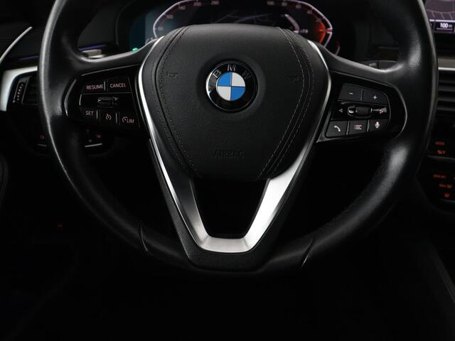 BMW 5-SERIE Touring 520i High Executive Edition | Leder | Elektrische stoelen | Stoelverwarming | Cruise control | Sfeer verlichting | Carplay | Climate control | Camera | Park assist | Trekhaak