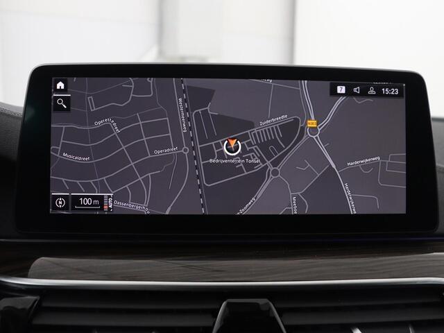 BMW 5-SERIE Touring 520i High Executive Edition | Leder | Elektrische stoelen | Stoelverwarming | Cruise control | Sfeer verlichting | Carplay | Climate control | Camera | Park assist | Trekhaak