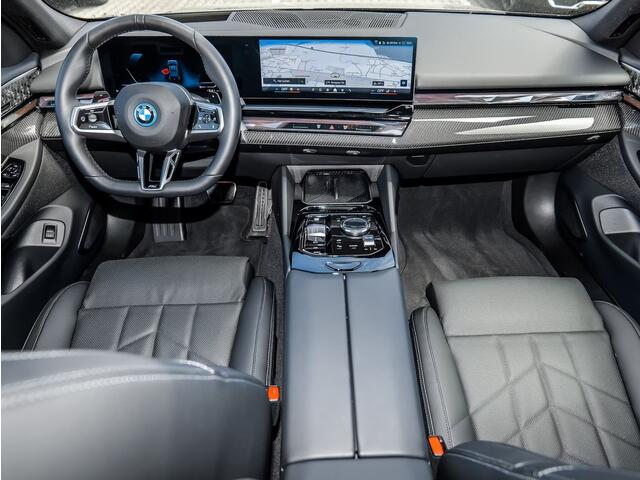 BMW 5-SERIE 550e xDrive M-SPORT ** LED, LEDER, PANO, TREKH, 20-inch LMV, M-REMMEN, MEM ** Ex BMW-AG ** ** INFORMEER OOK NAAR ONZE AANTREKKELIJKE FINANCIAL-LEASE TARIEVEN **