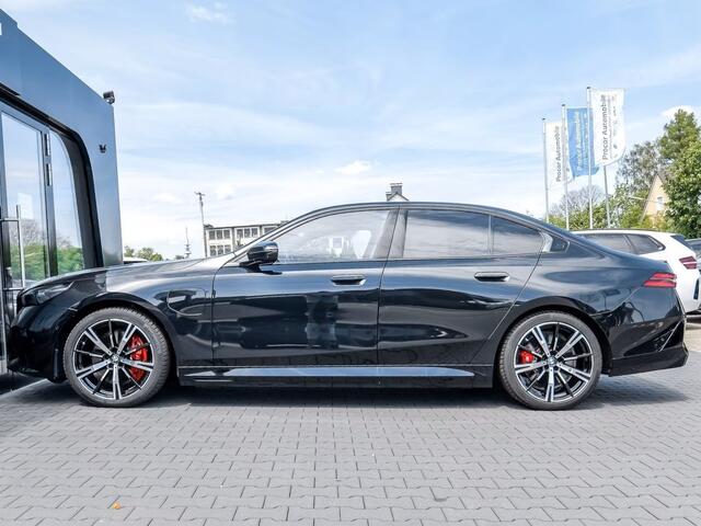 BMW 5-SERIE 550e xDrive M-SPORT ** LED, LEDER, PANO, TREKH, 20-inch LMV, M-REMMEN, MEM ** Ex BMW-AG ** ** INFORMEER OOK NAAR ONZE AANTREKKELIJKE FINANCIAL-LEASE TARIEVEN **