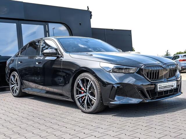 BMW 5-SERIE 550e xDrive M-SPORT ** LED, LEDER, PANO, TREKH, 20-inch LMV, M-REMMEN, MEM ** Ex BMW-AG ** ** INFORMEER OOK NAAR ONZE AANTREKKELIJKE FINANCIAL-LEASE TARIEVEN **