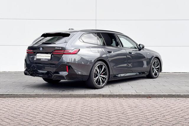 BMW 5-SERIE Touring 530e | M-Sport PRO | Trekhaak | Driving Assistant Plus | Innovation pack