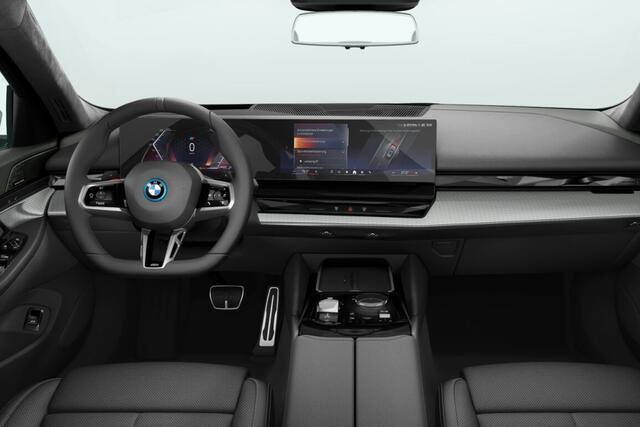 BMW 5-SERIE Touring 530e M Sport Pro Edition | M Sportpakket Pro | Innovation Pack | Travel Pack | Comfort Pack