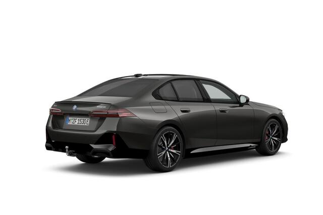 BMW 5-SERIE Sedan 550e xDrive M Sport Pro Edition | M Sportpakket Pro | Innovation Pack | Travel Pack | Comfort Pack | Trekhaak