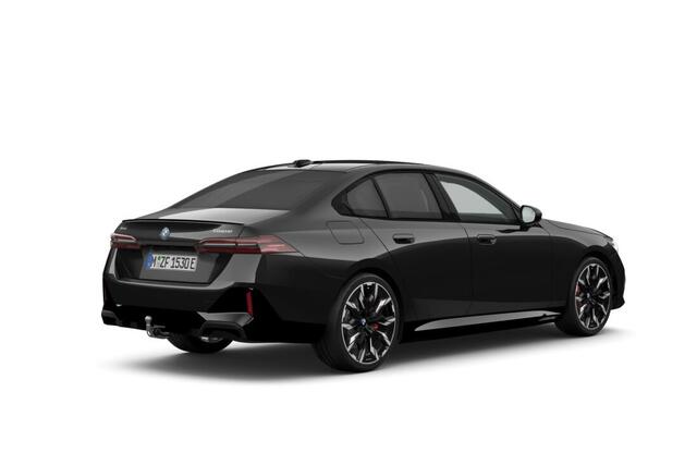 BMW 5-SERIE Sedan 550e xDrive M Sport Pro Edition | M Sportpakket Pro | Innovation Pack | Travel Pack | Comfort Pack | Trekhaak